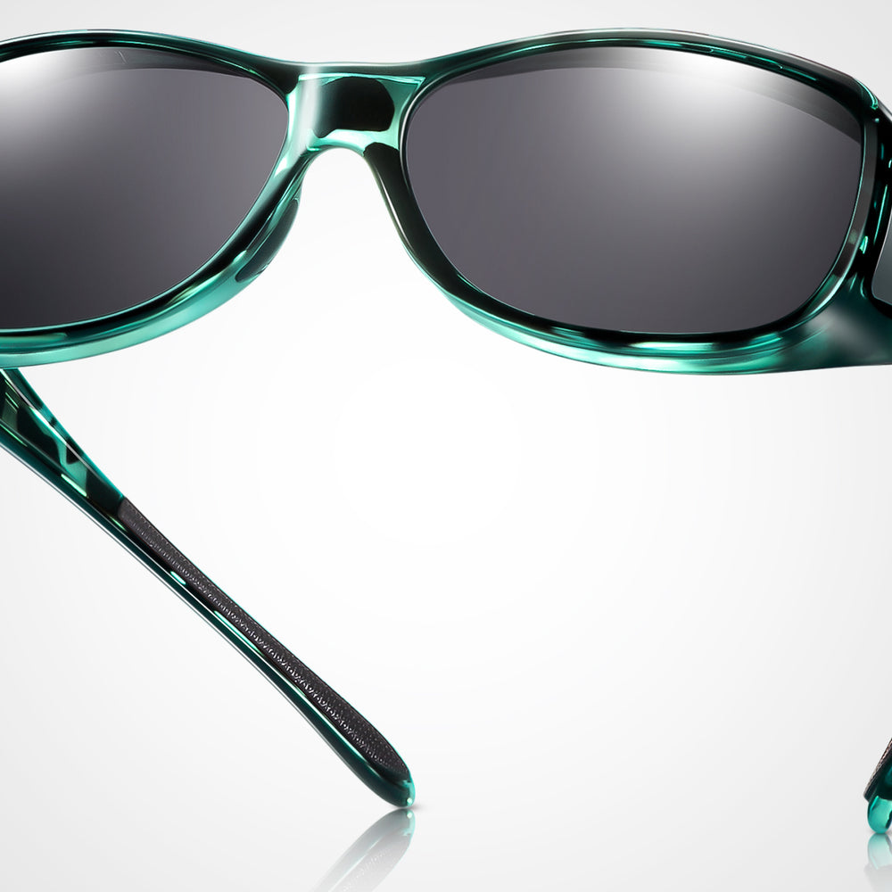
                      
                        Fit Over Glasses Sunglasses Wrap Around Polarized Sunglasses for Men Women with UV400 Protection for Driving（Leopard）
                      
                    