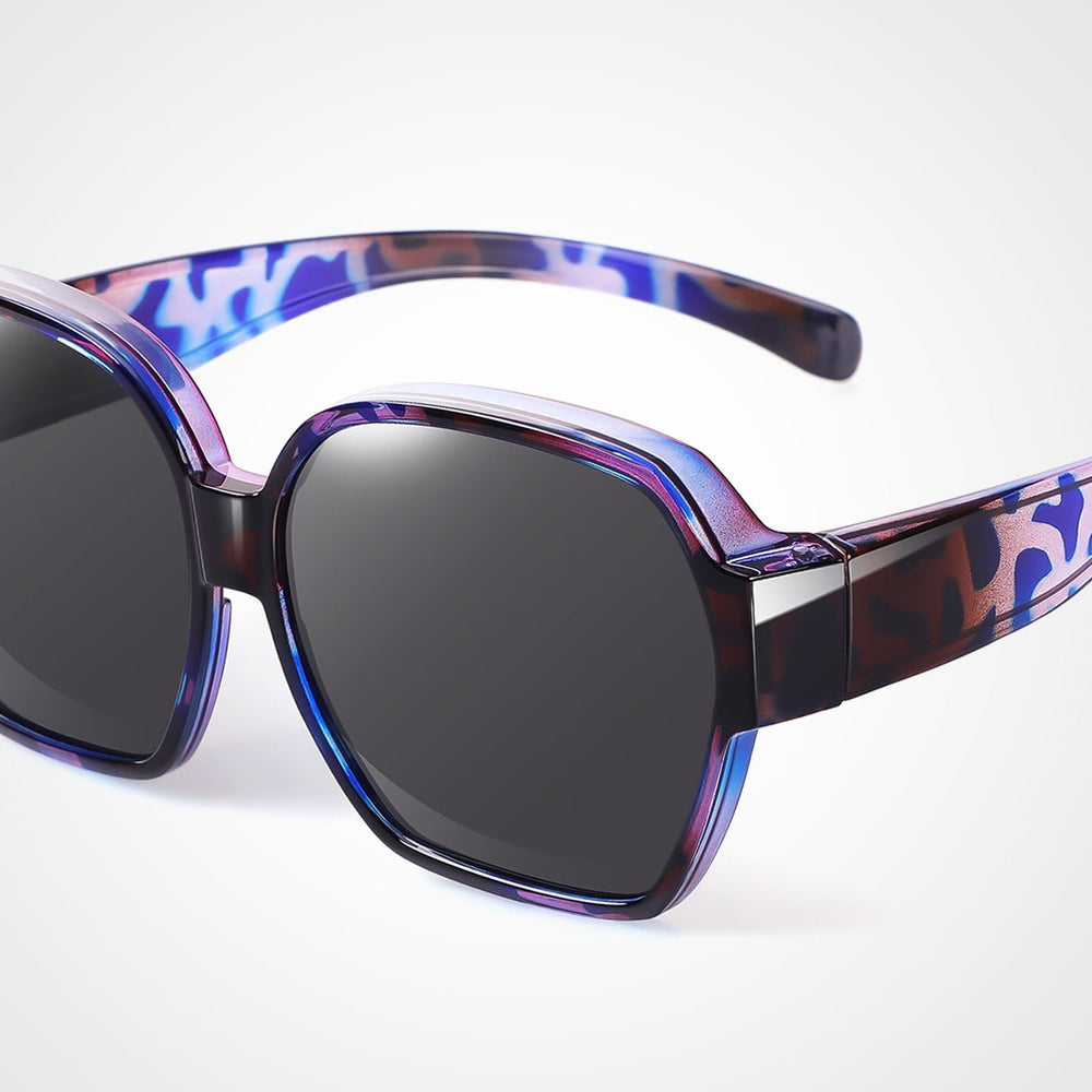 
                      
                        Fit over sunglasses丨Square Leopard 5810
                      
                    