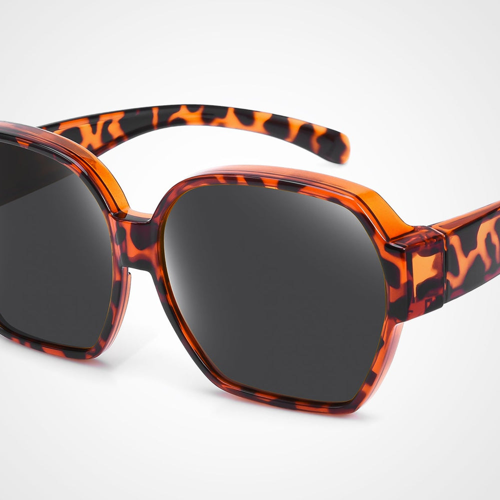 
                      
                        Fit over sunglasses丨Square Leopard 5810
                      
                    