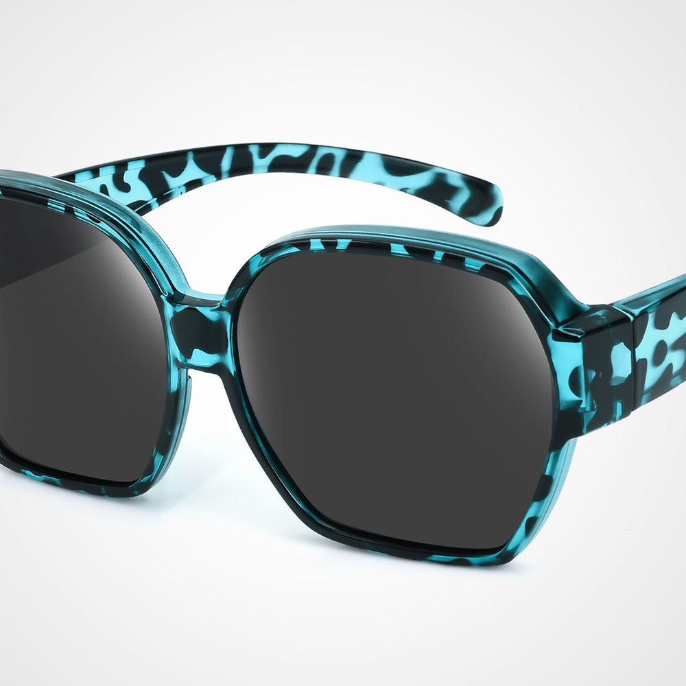 
                      
                        Fit over sunglasses丨Square Leopard 5810
                      
                    